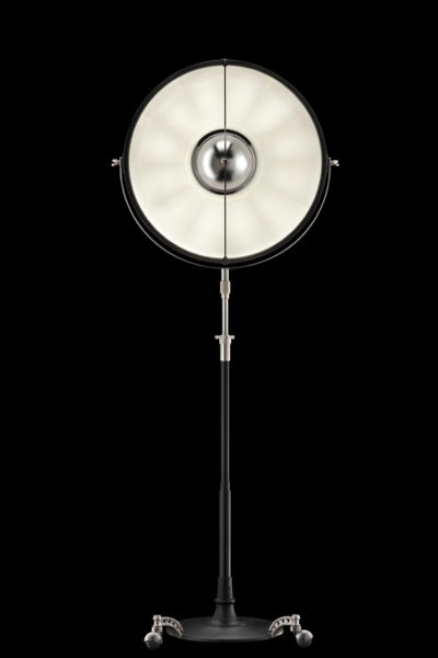 Lámpara de pie Fortuny Atelier 63 negra y blanca