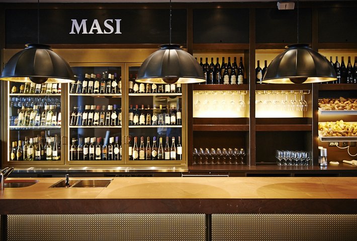 Lámparas Fortuny en Masi Wine Bar en Zurich