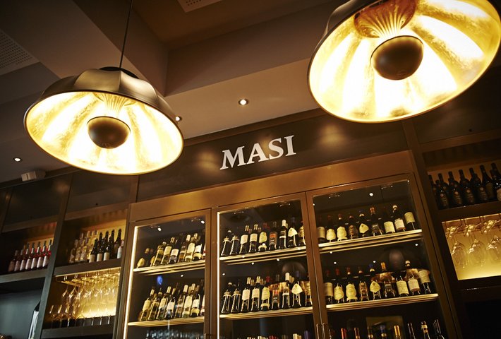 Lámparas Fortuny en Masi Wine Bar en Zurich
