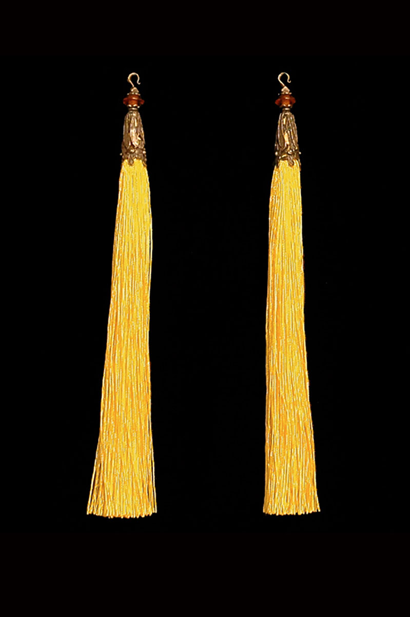 Venetia Studium couple of yellow hook tassels