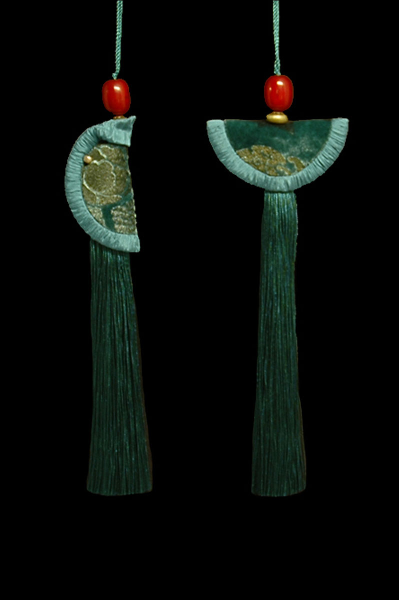 Venetia Studium couple of hornet green Geisha & Samurai key tassels