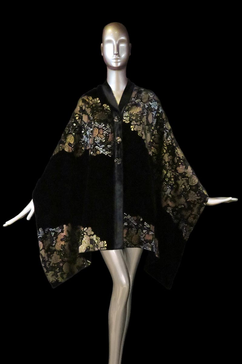 Estola Fortuny de terciopelo estampado negro con algodones