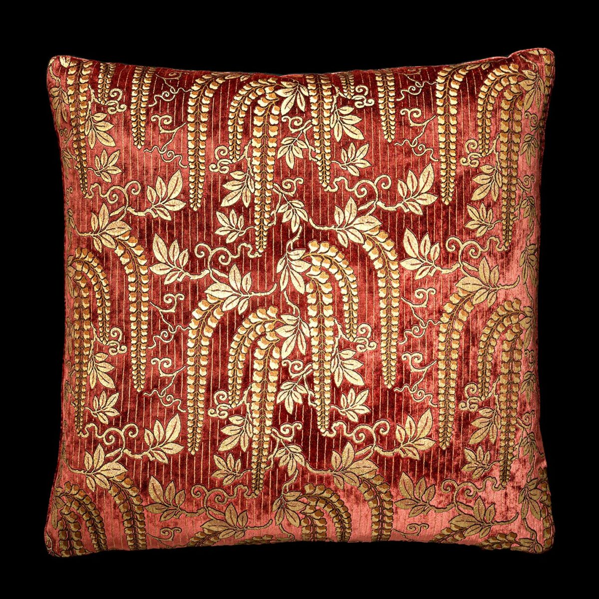 Delphos velvet cushion