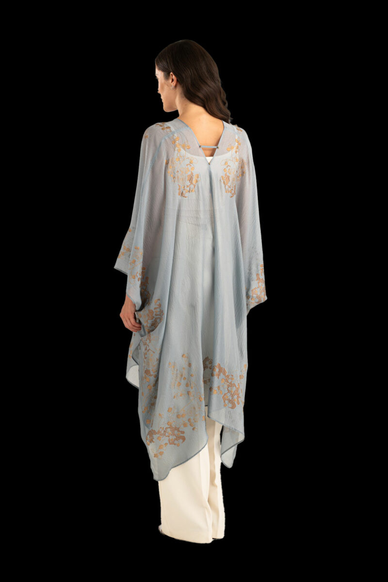 Esther Abrigo de Noche en Crepé Georgette | Ramage Azul plasma